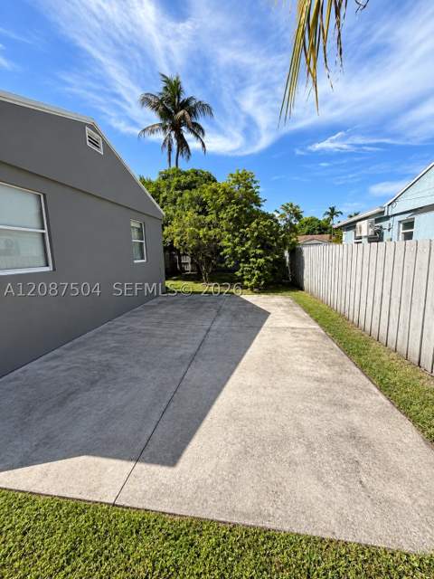 1418 NW 101st St, Miami FL - photo 6 of 52