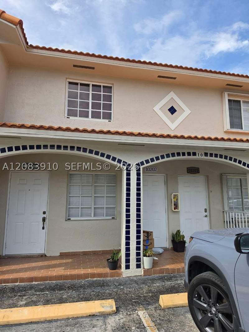 2 bedroom Condominium at 10101 W Okeechobee Rd 10-202, Silver Gardens Villas Con, Hialeah Gardens — photo 2