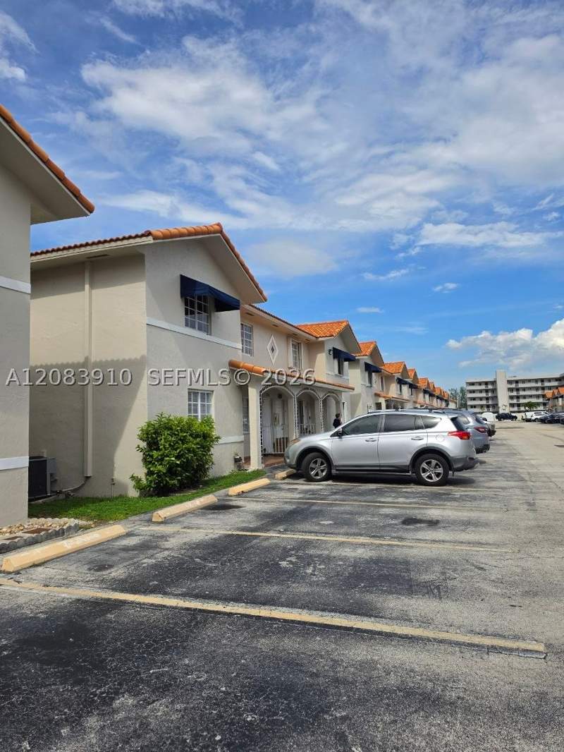 2 bedroom Condominium at 10101 W Okeechobee Rd 10-202, Silver Gardens Villas Con, Hialeah Gardens — photo 3