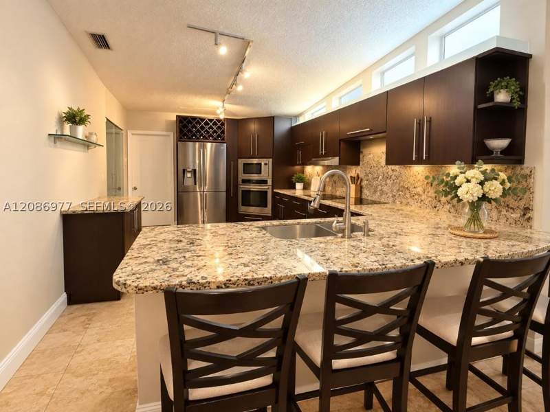 4 bedroom SingleFamilyResidence at 14760 SW 156th St, Kings Grant East, Miami — photo 3
