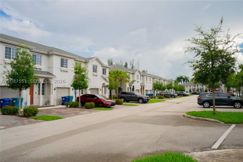 4 bedroom Townhouse at 20828 NW 9 Path, Walden Place II, Miami Gardens — photo 2