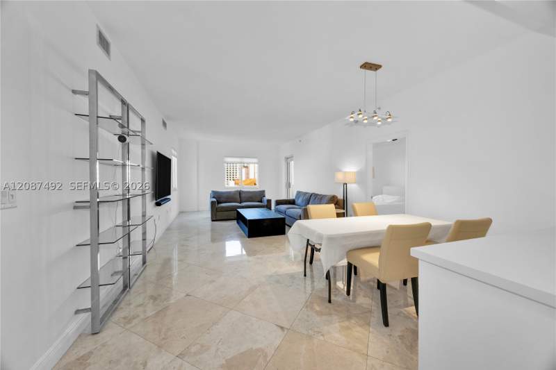 2 bedroom Condominium at 10 Aragon Ave 810, Ten Aragon Condo, Coral Gables — photo 3