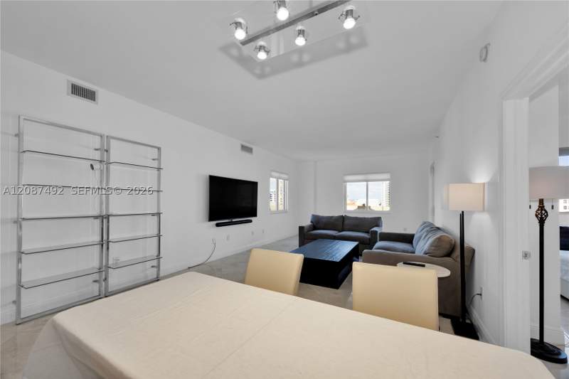 2 bedroom Condominium at 10 Aragon Ave 810, Ten Aragon Condo, Coral Gables — photo 5