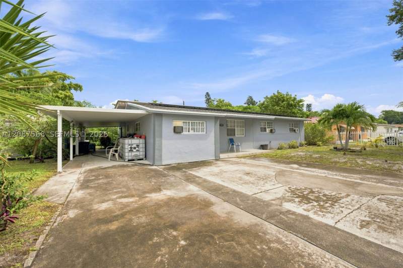 4 bedroom SingleFamilyResidence at 1299 NW 120th St, Sunkist Grove, North Miami — photo 2
