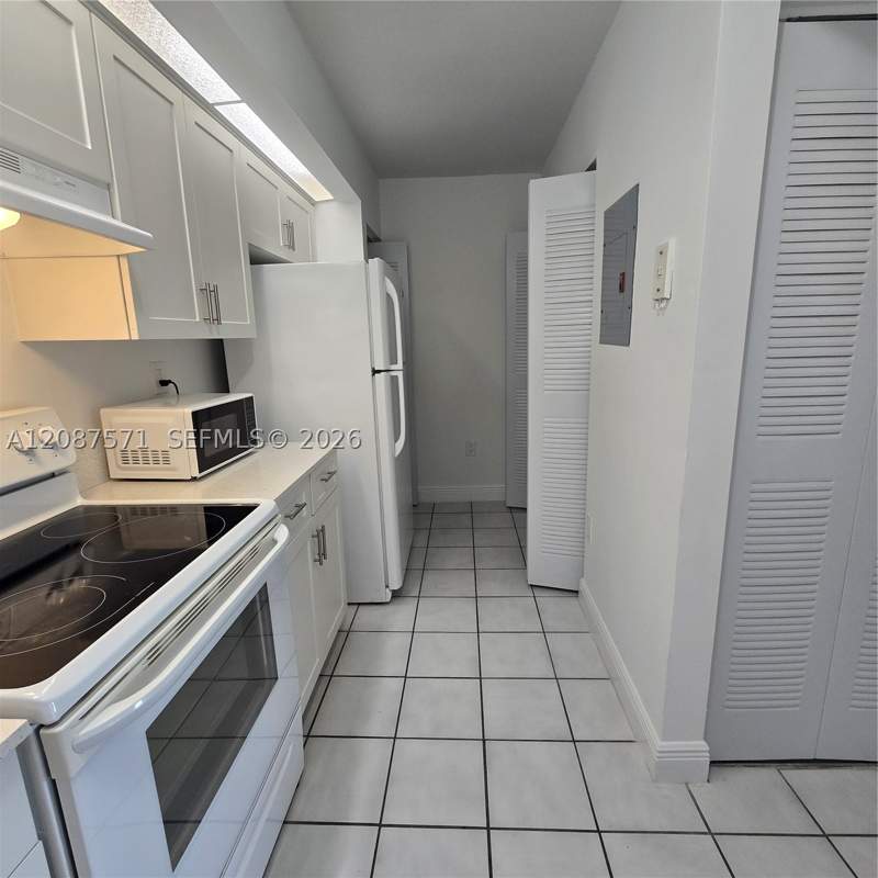 1 bedroom Condominium at 8600 SW 212th St 308, Le Club At Old Cutler Con, Cutler Bay — photo 2