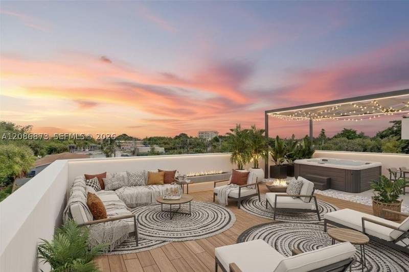 3 bedroom Townhouse at 521 NE 61st St, Lc Whites, Miami — photo 2