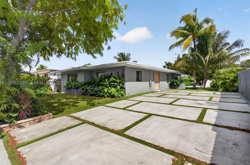 3 bedroom SingleFamilyResidence at 1215 NE 110th St, Biscayne Shores Corr Plat, Miami — photo 2