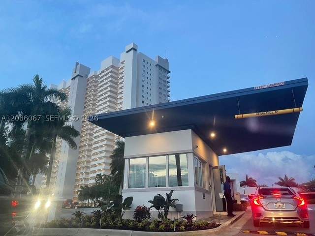 2 bedroom Condominium at 15051 Royal Oaks Ln 701, The Oaks I Condo, North Miami — photo 4