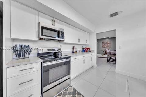 1745 NW 189th Ter, Miami Gardens FL - photo 6 of 33
