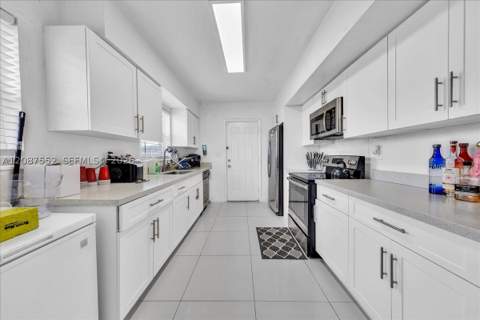 1745 NW 189th Ter, Miami Gardens FL - photo 8 of 33
