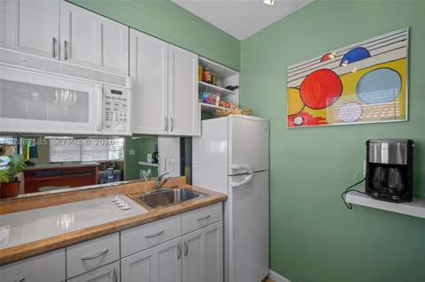 1525 Meridian Ave 202, Miami Beach FL - photo 9 of 24