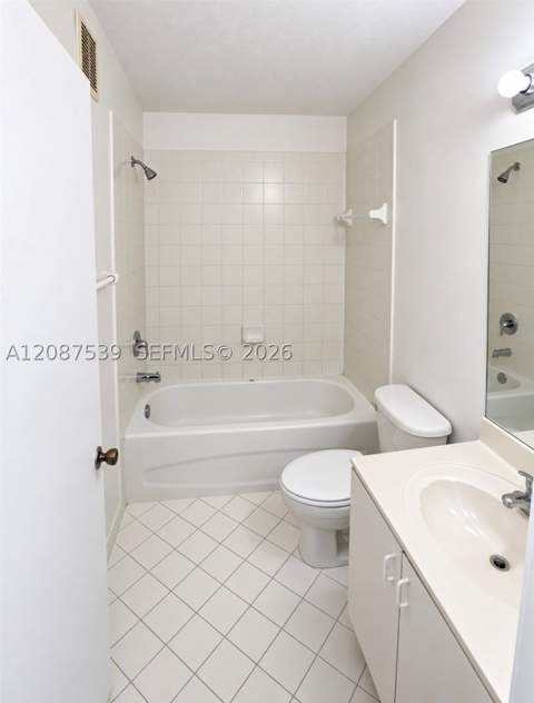 1250 SE 28th Ct 204, Homestead FL - photo 10 of 15
