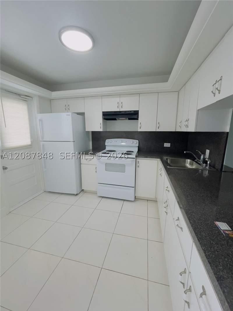 1 bedroom Condominium at 443 NE 195th St 338, Royal Oaks Condo, Miami — photo 3