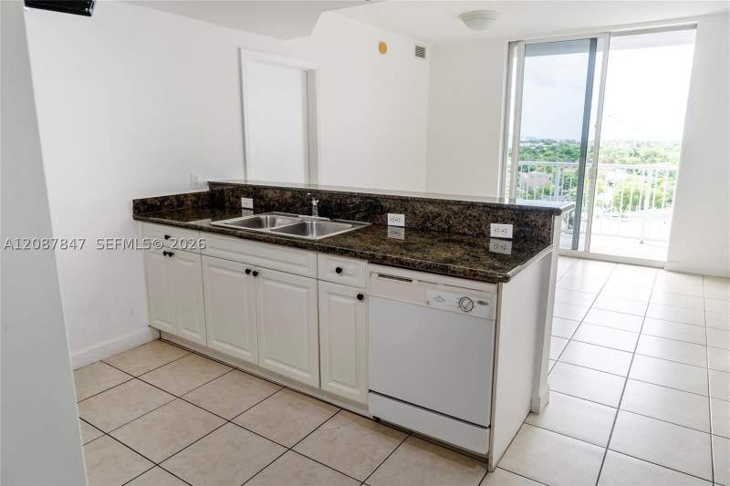 2 bedroom Condominium at 1 Glen Royal Pkwy 809, Altos De Miami Condo, Miami — photo 3
