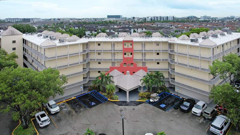 2 bedroom Condominium at 8290 Lake Drive 250, Las Vistas At Doral Condo, Doral — photo 2