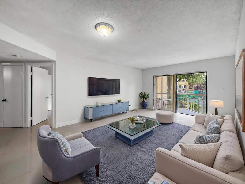 2 bedroom Condominium at 8290 Lake Drive 250, Las Vistas At Doral Condo, Doral — photo 3