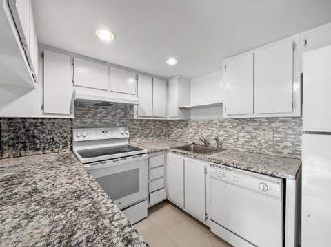 8290 Lake Drive 250, Doral FL - photo 8 of 59