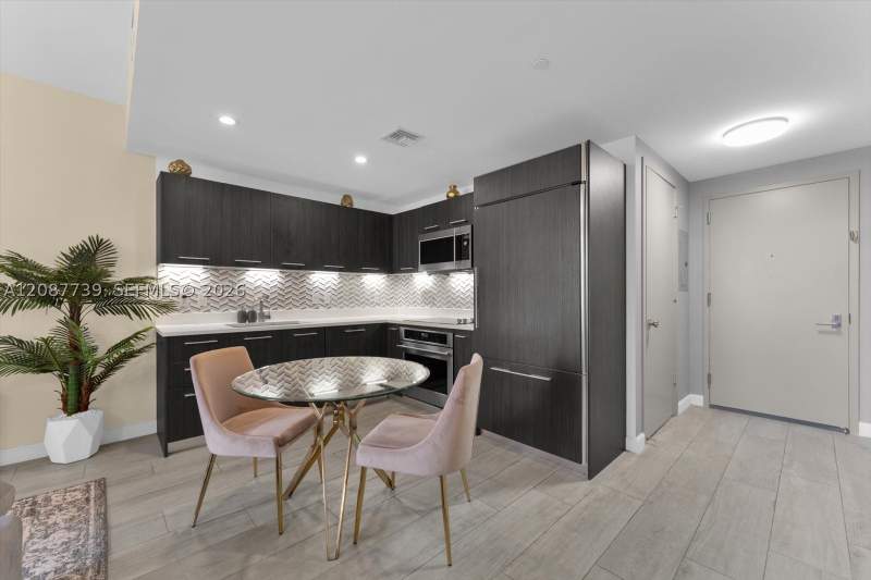 1 bedroom Condominium at 45 SW 9th St 1002, Brickell Heights East Con, Miami — photo 2