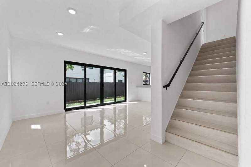 5 bedroom SingleFamilyResidence at 1167 NW 2nd St, Aurora, Florida City — photo 4