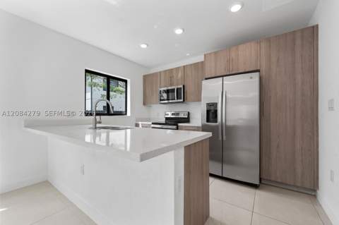 1167 NW 2nd St, Florida City FL - photo 9 of 46