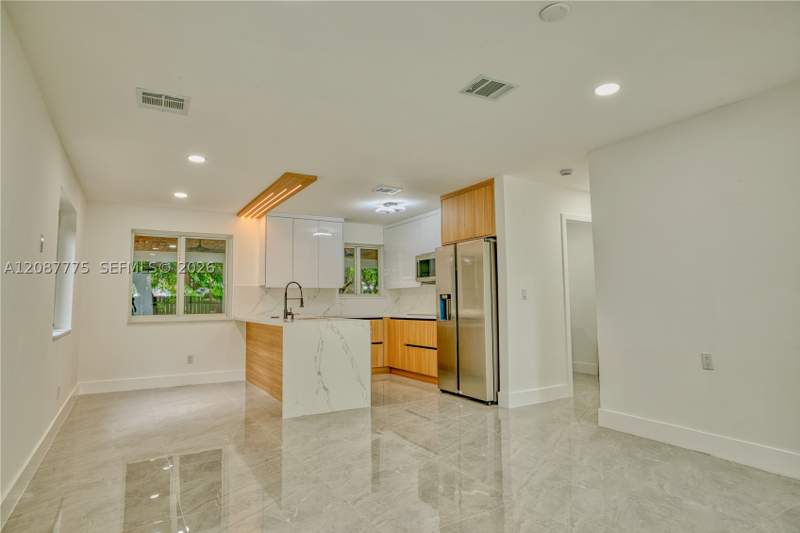 3 bedroom SingleFamilyResidence at 11301 SW 201st St, South Miami Heights 2nd A, Miami — photo 2