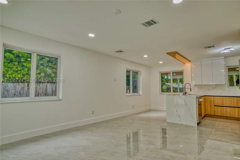 3 bedroom SingleFamilyResidence at 11301 SW 201st St, South Miami Heights 2nd A, Miami — photo 3