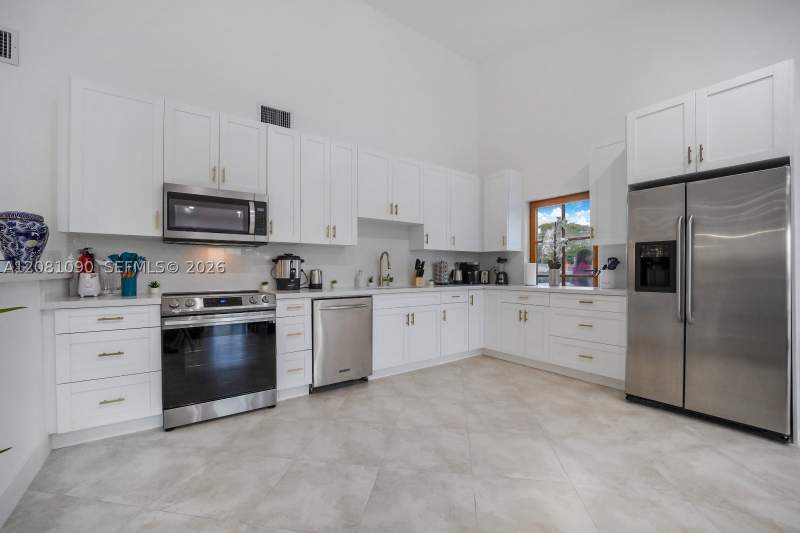 4 bedroom SingleFamilyResidence at 2286 NE 215th St, Highland Lakes East, Miami — photo 3