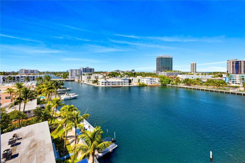2 bedroom Condominium at 900 Bay Dr 601, King Cole Condo, Miami Beach — photo 5