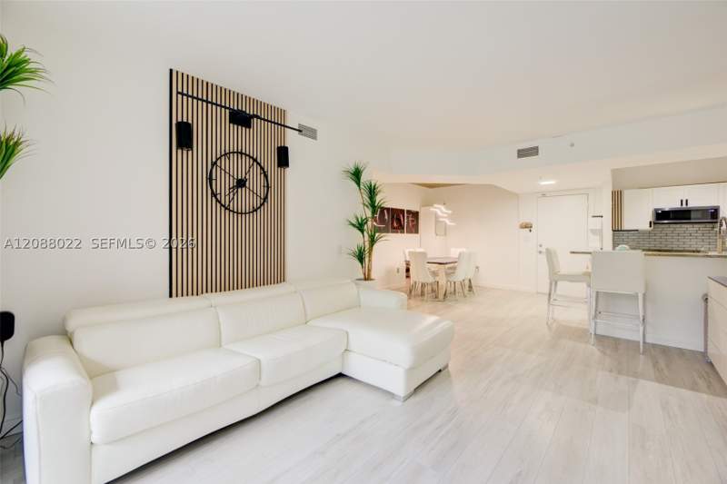 2 bedroom Condominium at 2775 NE 187th St 215, Venture At Aventura West, Aventura — photo 4
