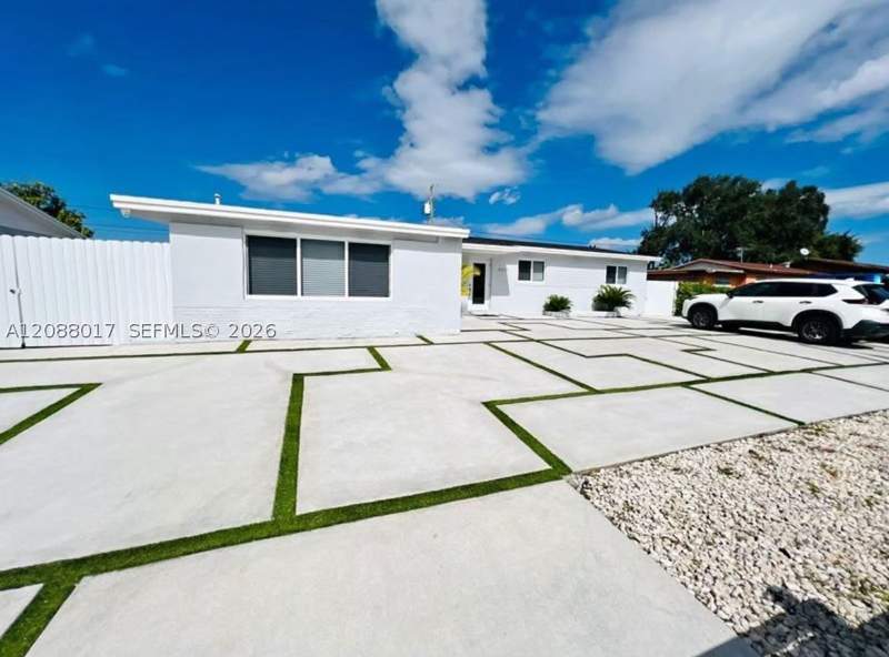 4 bedroom SingleFamilyResidence at 10521 Caribbean Blvd, Benson Manor, Cutler Bay — photo 2