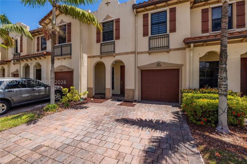 3 bedroom Townhouse at 17531 SW 153rd Path, Venetian Parc West, Miami — photo 2