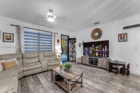 2484 SE 2nd St, Homestead FL - photo 12 of 55