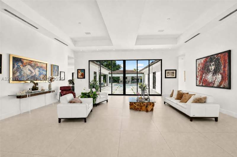 5 bedroom SingleFamilyResidence at 11681 SW 93rd St, So Miami Gdn Heights, Miami — photo 3