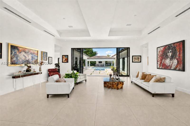 5 bedroom SingleFamilyResidence at 11681 SW 93rd St, So Miami Gdn Heights, Miami — photo 4