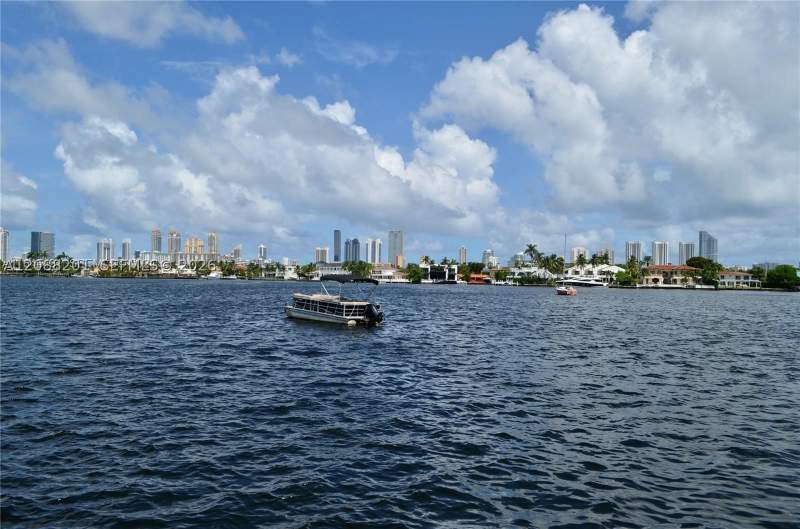1 bedroom Condominium at 16570 NE 26th Ave 4D, Reef South Condo, North Miami Beach — photo 2