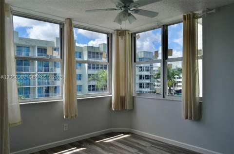 16570 NE 26th Ave 4D, North Miami Beach FL - photo 6 of 17