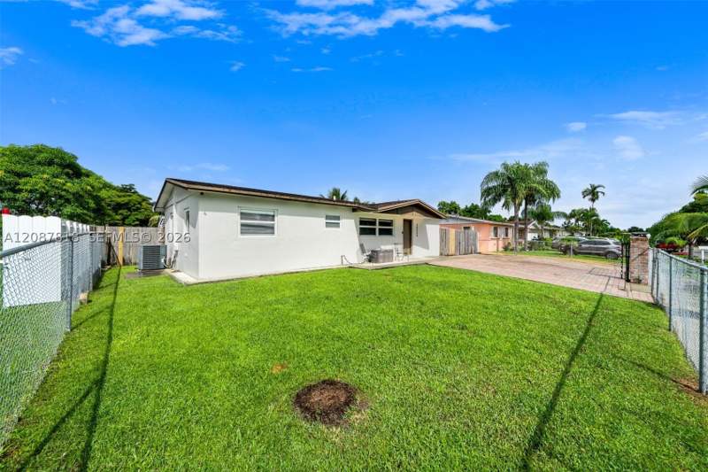 3 bedroom SingleFamilyResidence at 30334 SW 158th Ct, Newton Heights, Homestead — photo 2