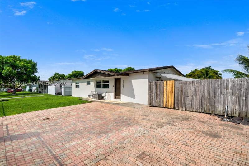 3 bedroom SingleFamilyResidence at 30334 SW 158th Ct, Newton Heights, Homestead — photo 4