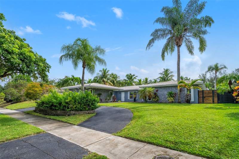 4 bedroom SingleFamilyResidence at 19885 NE 22nd Ave, North Lake Estates, Miami — photo 3