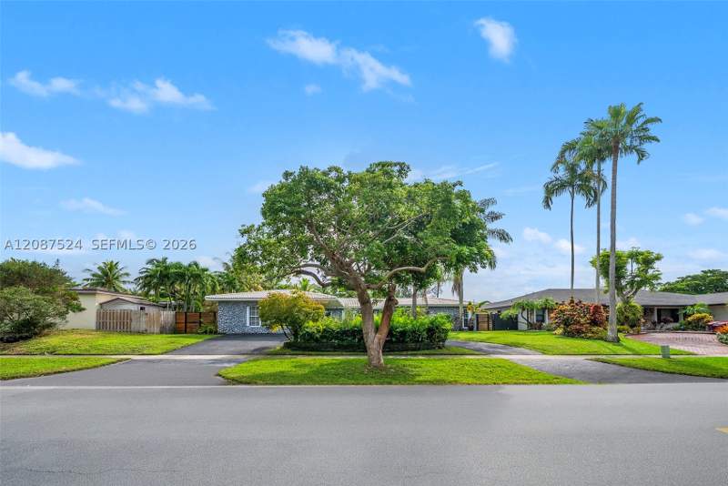 4 bedroom SingleFamilyResidence at 19885 NE 22nd Ave, North Lake Estates, Miami — photo 4