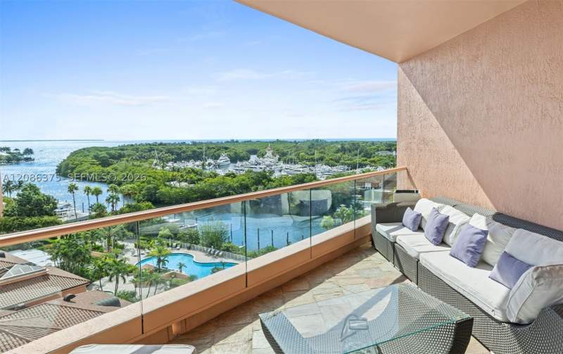 3 bedroom Condominium at 60 Edgewater Dr 9D, The Gables Condo, Coral Gables — photo 2