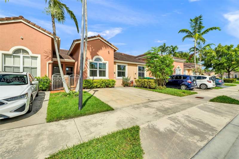 3 bedroom Townhouse at 23732 SW 110th Ave, Spicewood Sub, Homestead — photo 2