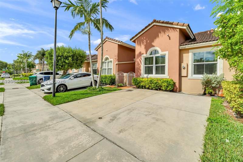 3 bedroom Townhouse at 23732 SW 110th Ave, Spicewood Sub, Homestead — photo 3