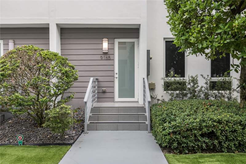 4 bedroom Condominium at 9165 NW 33rd St 9165, Contempo Townhomes, Doral — photo 3
