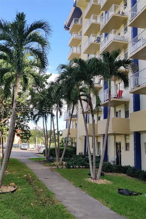 4550 NW 9th St 606E, Miami FL - photo 16 of 23