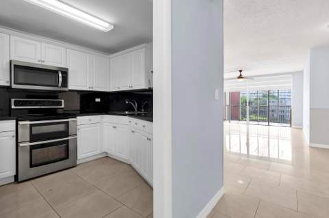 1690 NE 191st Street 405-1, North Miami Beach FL - photo 6 of 36