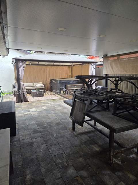 9085 NW 117th St, Hialeah Gardens FL - photo 8 of 12