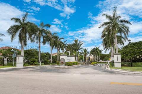 2327 NE 37th Ter, Homestead FL - photo 13 of 34