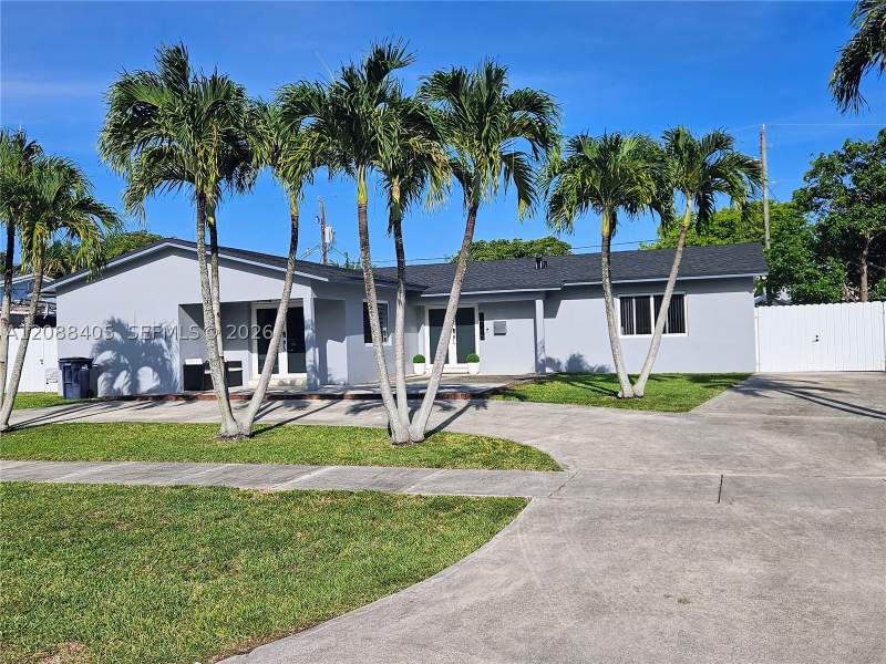 4 bedroom SingleFamilyResidence at 19115 Bel Aire Dr, Bel Aire Sec 3, Cutler Bay — photo 2