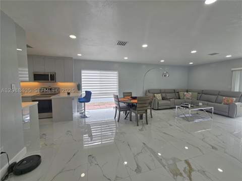 19115 Bel Aire Dr, Cutler Bay FL - photo 8 of 42